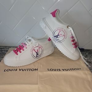Louis Vuitton Time Out Sneaker 39